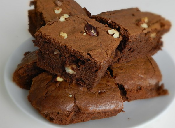Réaliser un brownie maison chocolat / noisettes